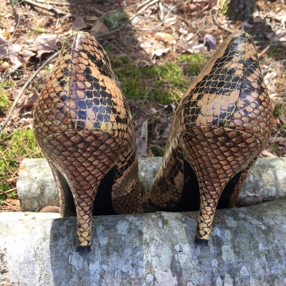 Guess Snakeskin Peep Toe Pumps 7.5 Animal Print Classic Heels - Picture 6 of 8